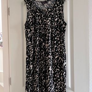 Cute women’s dress! Perfect for summer. Light, breathable material